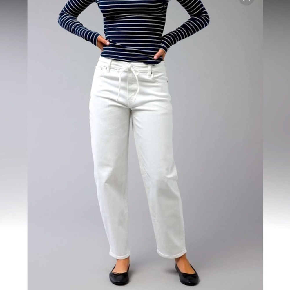 NWT AE White Mid Rise Stretch barrel jeans - Picture 1 of 12